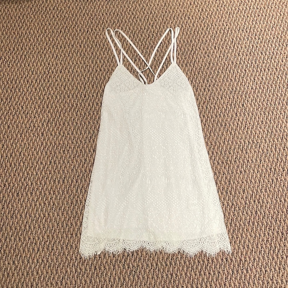 NEW Miami white lace dress with Criss cross back from Francesca’s - Picture 2 of 6